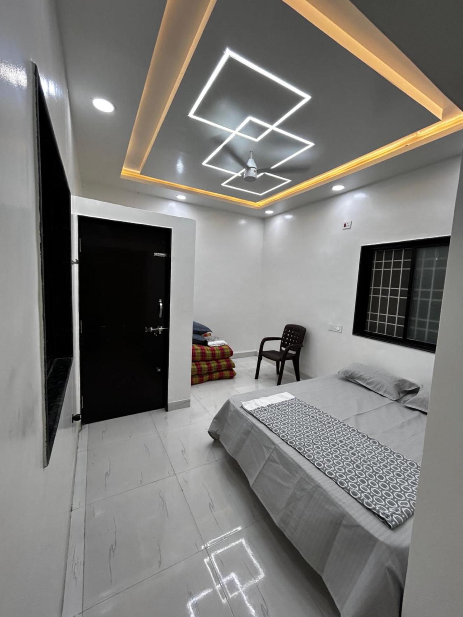 Vatavriksha Guest House,Akkalkot Akalkot Ngoại thất bức ảnh