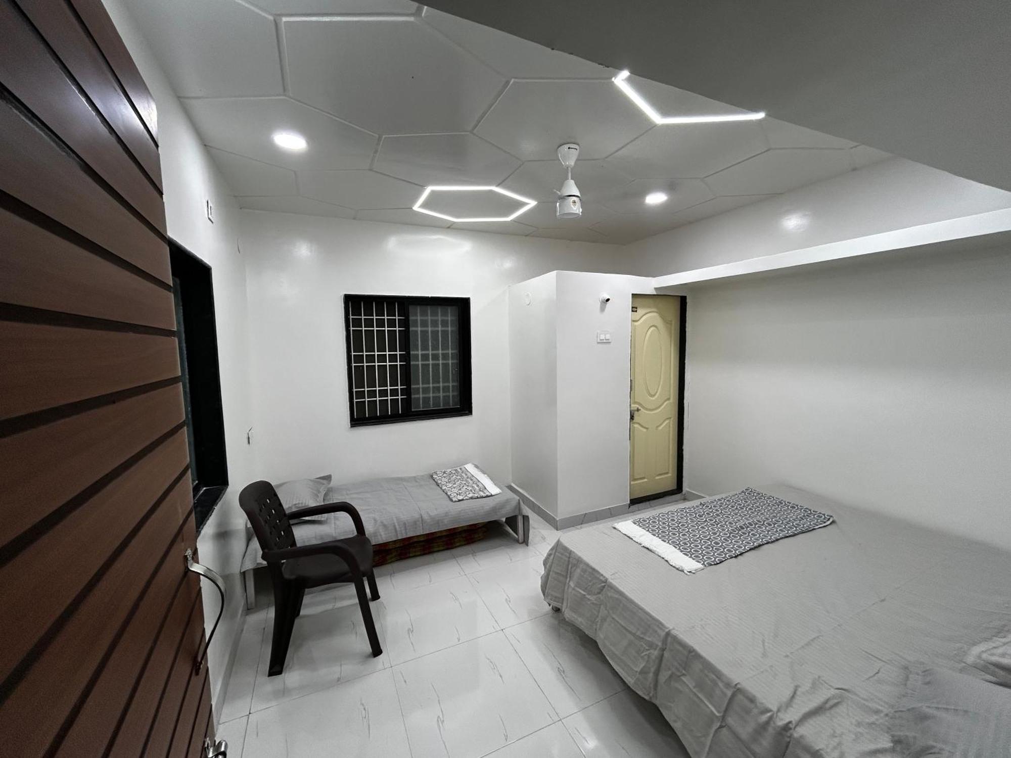 Vatavriksha Guest House,Akkalkot Akalkot Ngoại thất bức ảnh